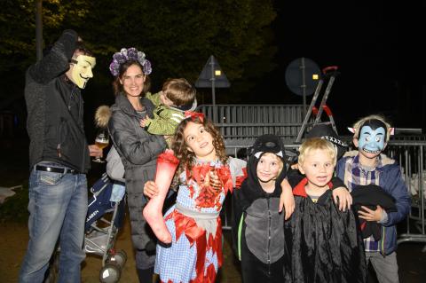 Vele kinderen en ouders hadden hun kledij en schmink aangepast aan Halloween